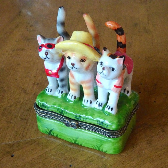 Whimsical Ceramic Cat Trinket Pill Box - Tabby & Calico Cat Lover Home Decor - Picture 7 of 8